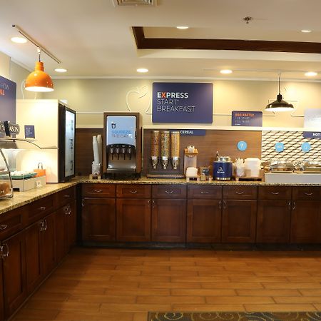 Holiday Inn Express Hotel & Suites Cleveland - Ms By Ihg Экстерьер фото