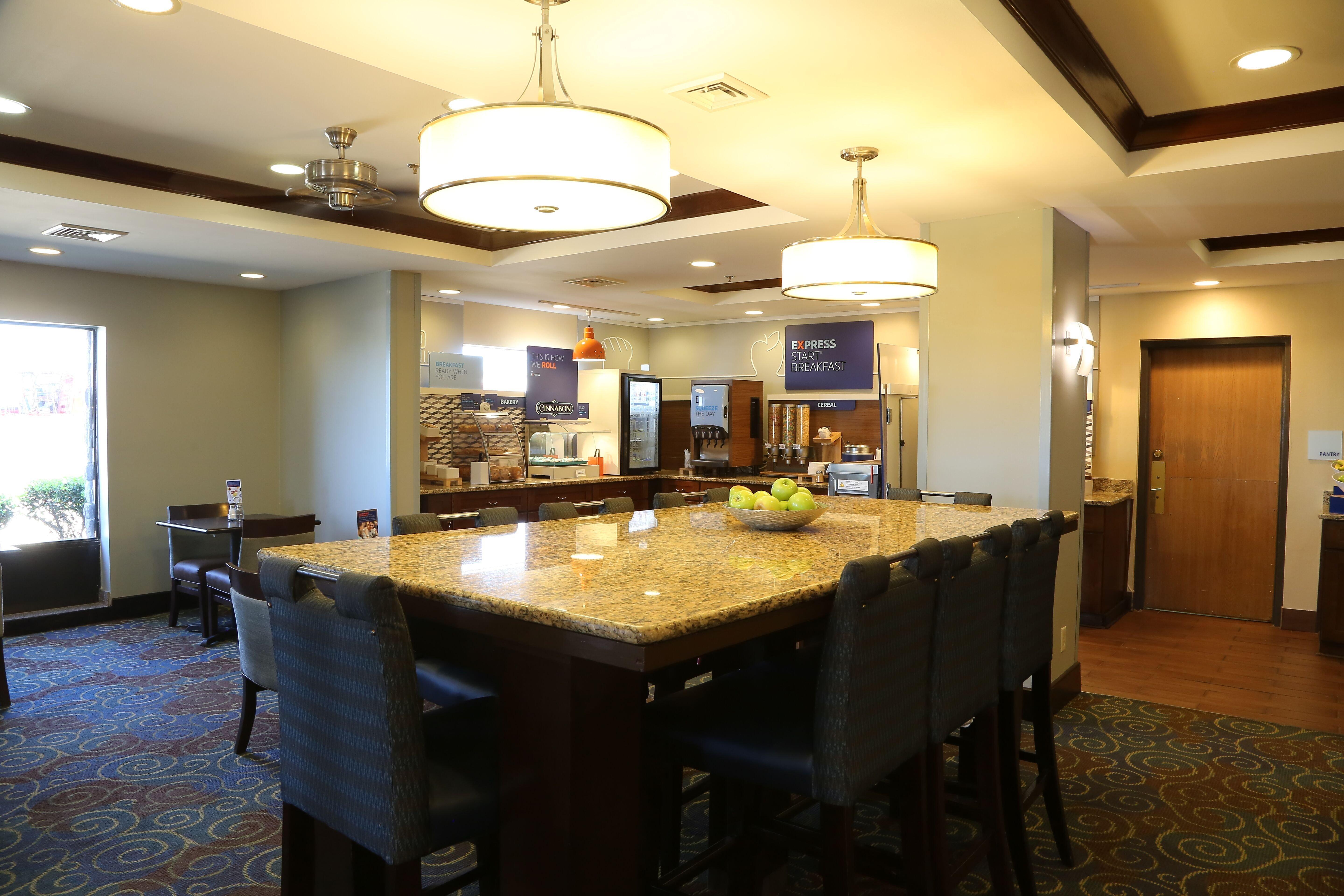 Holiday Inn Express Hotel & Suites Cleveland - Ms By Ihg Экстерьер фото