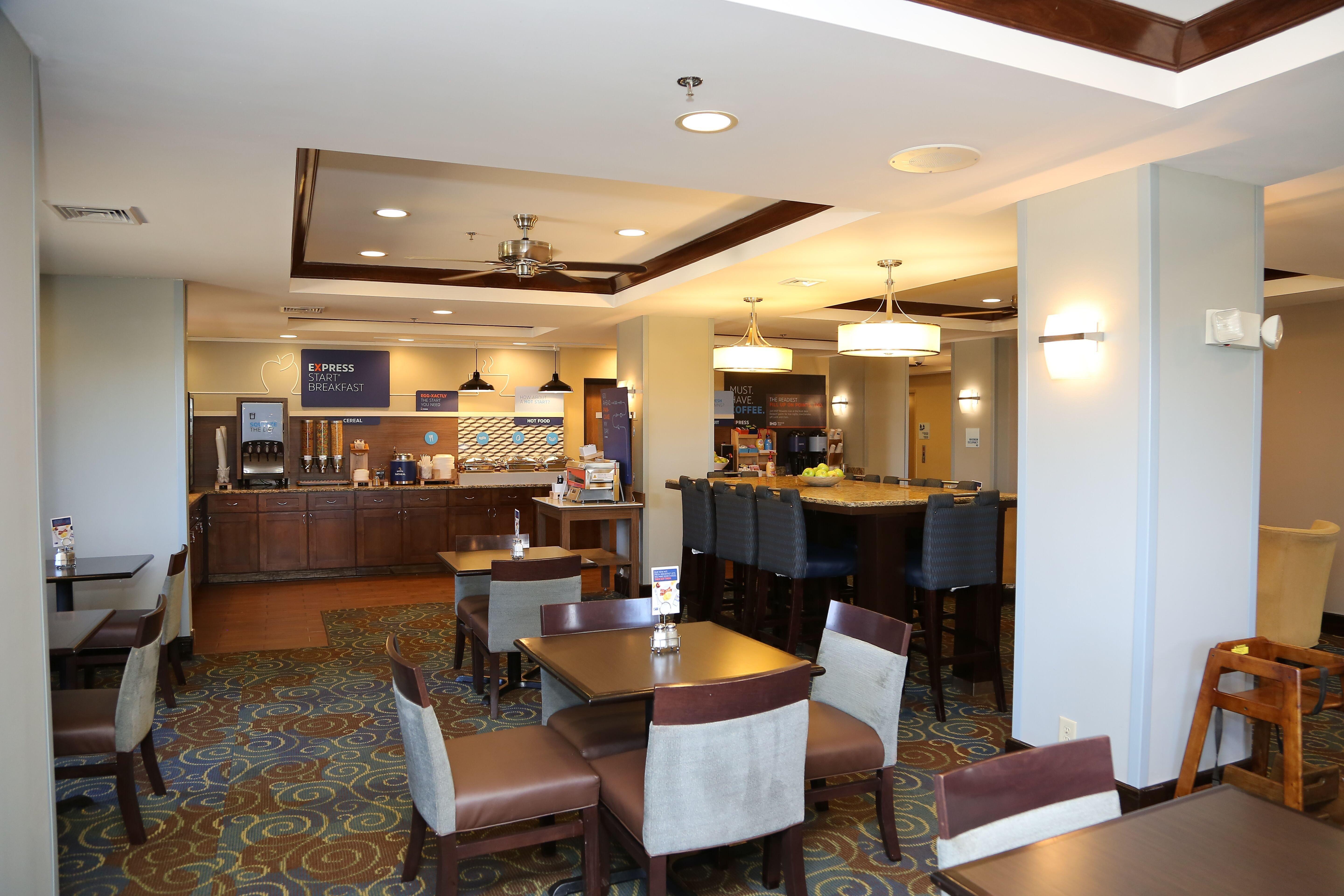 Holiday Inn Express Hotel & Suites Cleveland - Ms By Ihg Экстерьер фото