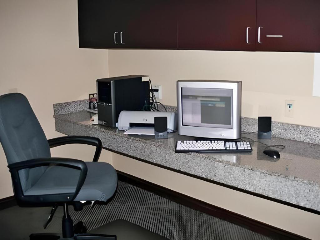 Holiday Inn Express Hotel & Suites Cleveland - Ms By Ihg Экстерьер фото