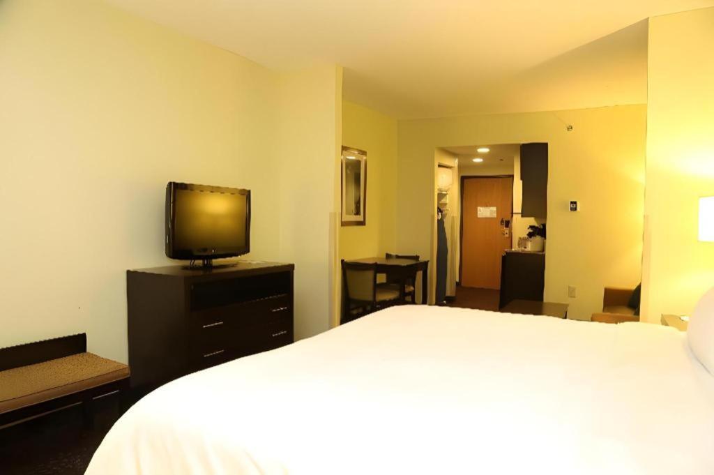 Holiday Inn Express Hotel & Suites Cleveland - Ms By Ihg Экстерьер фото