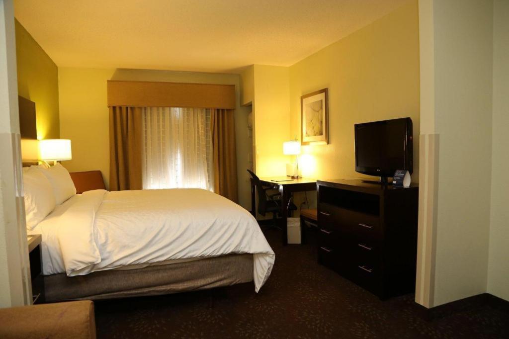 Holiday Inn Express Hotel & Suites Cleveland - Ms By Ihg Экстерьер фото