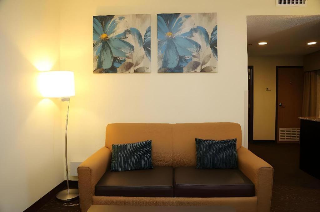 Holiday Inn Express Hotel & Suites Cleveland - Ms By Ihg Экстерьер фото