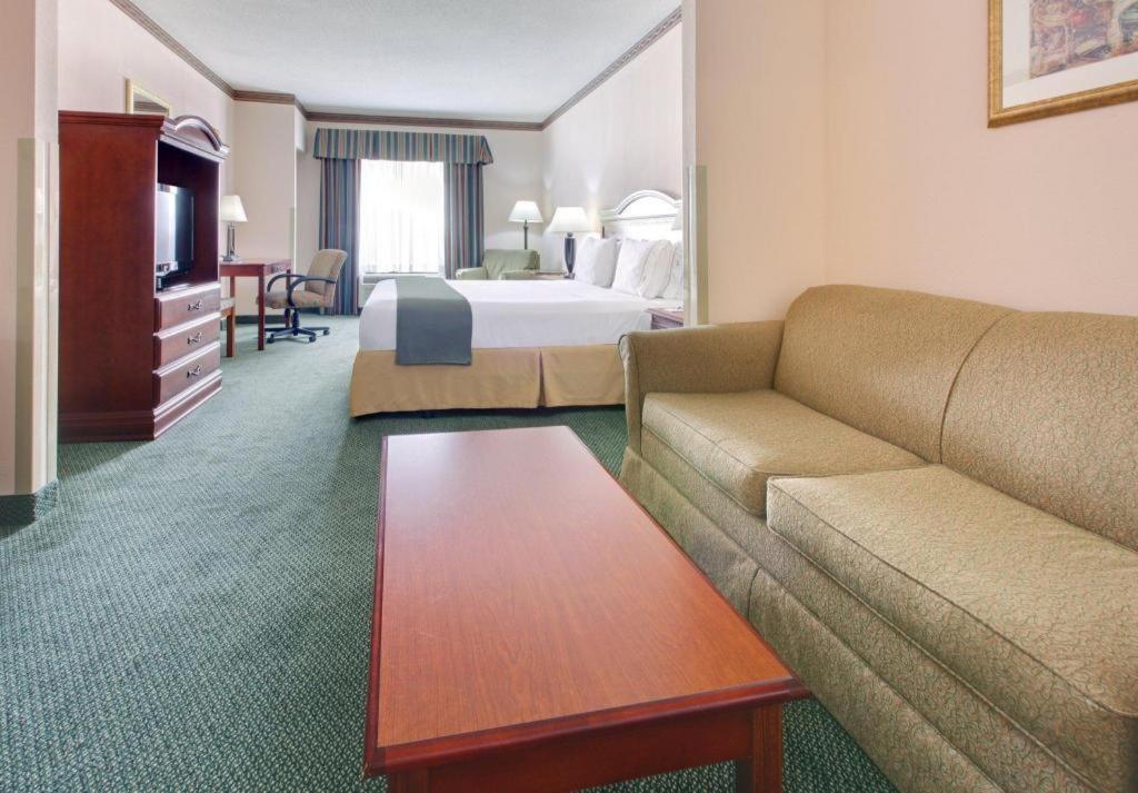 Holiday Inn Express Hotel & Suites Cleveland - Ms By Ihg Экстерьер фото