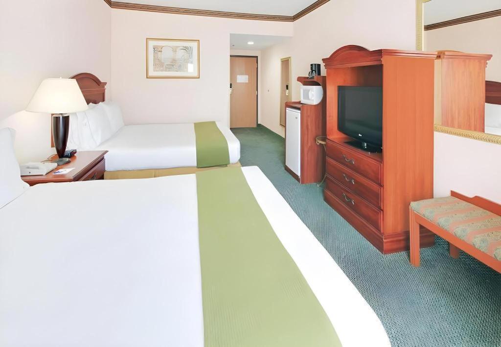 Holiday Inn Express Hotel & Suites Cleveland - Ms By Ihg Экстерьер фото