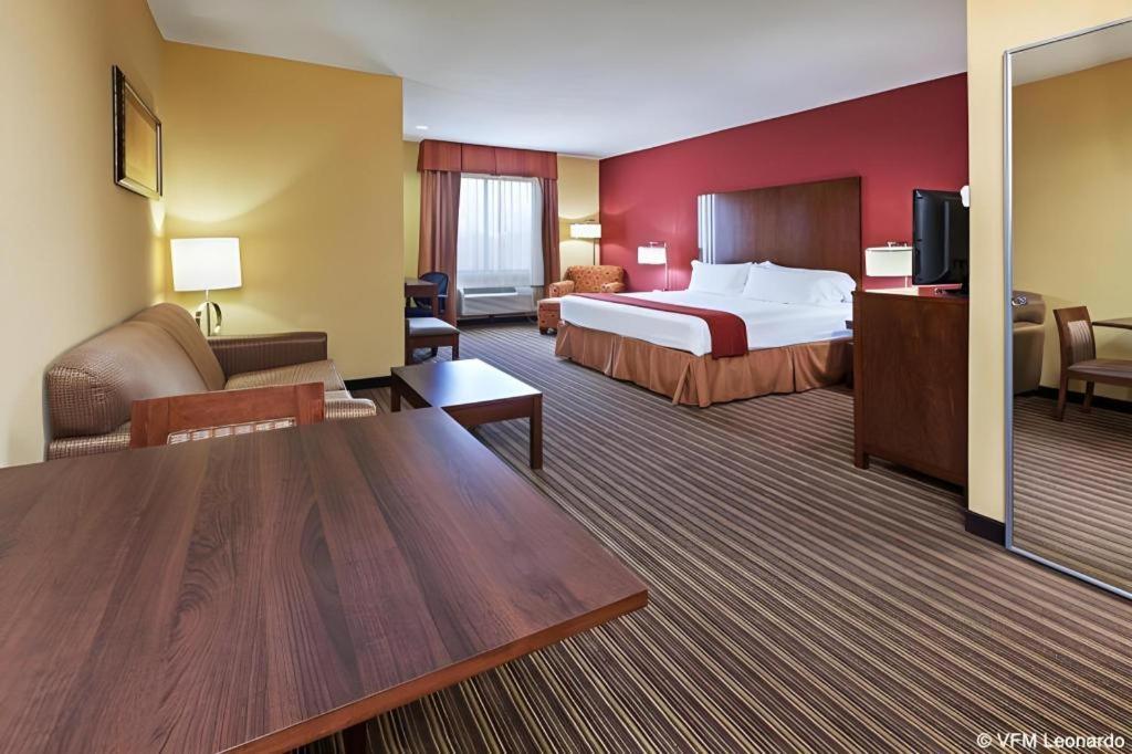 Holiday Inn Express Hotel & Suites Cleveland - Ms By Ihg Экстерьер фото