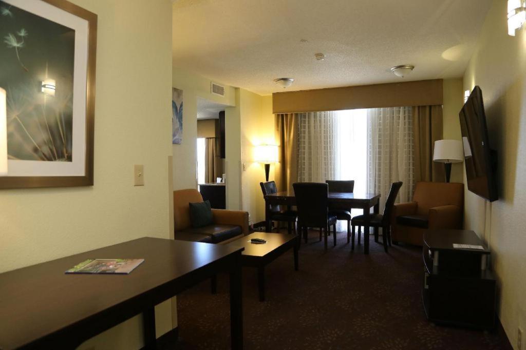 Holiday Inn Express Hotel & Suites Cleveland - Ms By Ihg Экстерьер фото