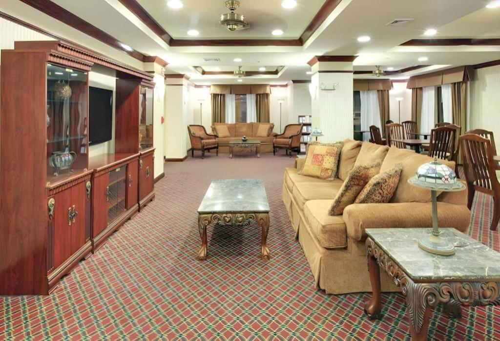 Holiday Inn Express Hotel & Suites Cleveland - Ms By Ihg Экстерьер фото