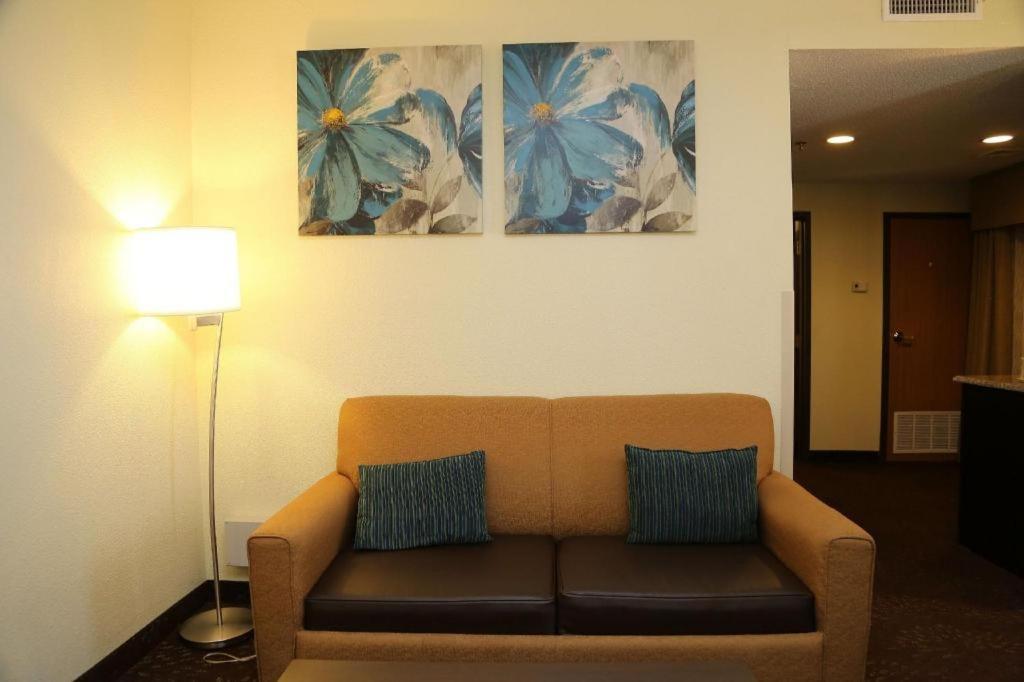 Holiday Inn Express Hotel & Suites Cleveland - Ms By Ihg Экстерьер фото
